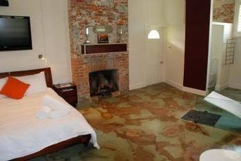 Heritage Retreat - Kalgoorlie Accommodation 4