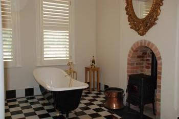 Heritage Retreat - Kalgoorlie Accommodation 3