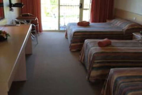 Tenterfield Golf Club Fairways Lodge - Kalgoorlie Accommodation 4