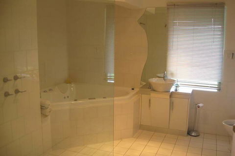 Under The Vines - Kalgoorlie Accommodation 3