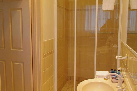 Batemans Bay Manor - Kalgoorlie Accommodation 2