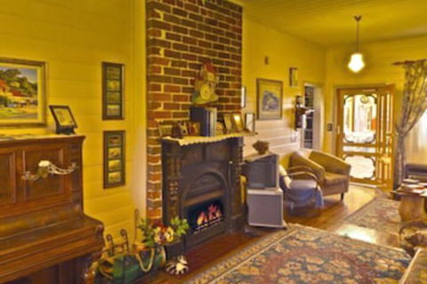 Two Story Bed & Breakfast - Kalgoorlie Accommodation 4