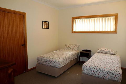 Tracks End Retreat - Kalgoorlie Accommodation 3