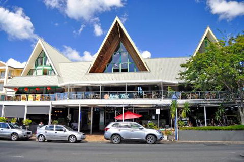 Airlie Waterfront Accommodation - Kalgoorlie Accommodation 0