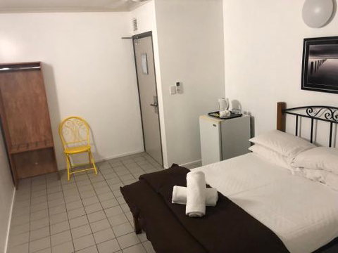 Airlie Waterfront Accommodation - Kalgoorlie Accommodation 2