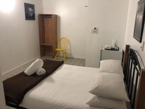Airlie Waterfront Accommodation - Kalgoorlie Accommodation 4