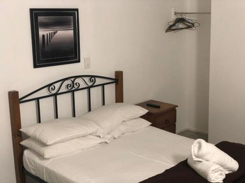 Airlie Waterfront Accommodation - Kalgoorlie Accommodation 3
