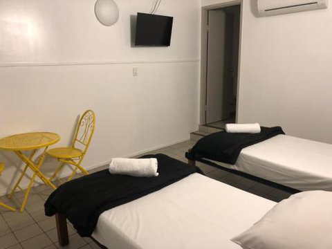 Airlie Waterfront Accommodation - Kalgoorlie Accommodation 1