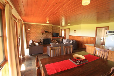 Apollo Bay Cottages - Kalgoorlie Accommodation 3
