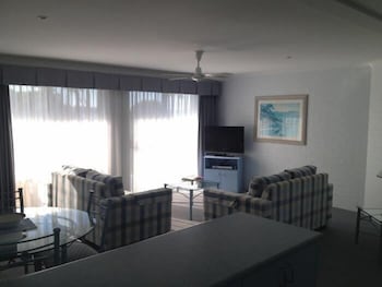 Breakers Apartments Mollymook - Kalgoorlie Accommodation 6