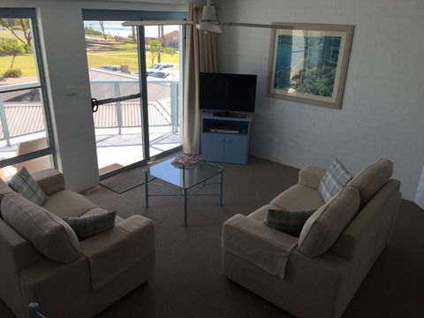 Breakers Apartments Mollymook - Kalgoorlie Accommodation 2