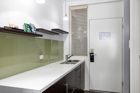 The Commodore - Kalgoorlie Accommodation 4
