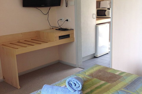 Farnboro Motel - Kalgoorlie Accommodation 4