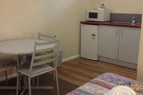 Farnboro Motel - Kalgoorlie Accommodation 7