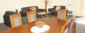 Aquarius Resort Holiday Apartments - Kalgoorlie Accommodation 3