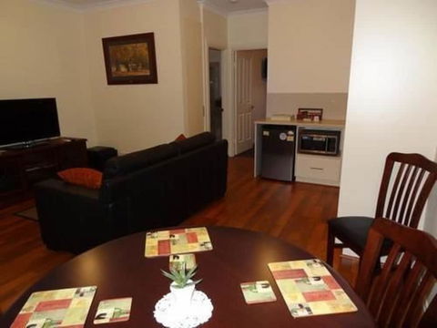 Hahndorf Oak Tree Cottages - Kalgoorlie Accommodation 6