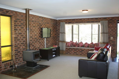 Shady Trees Barrington Holiday House - Kalgoorlie Accommodation 5