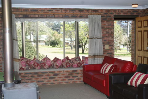 Shady Trees Barrington Holiday House - Kalgoorlie Accommodation 4