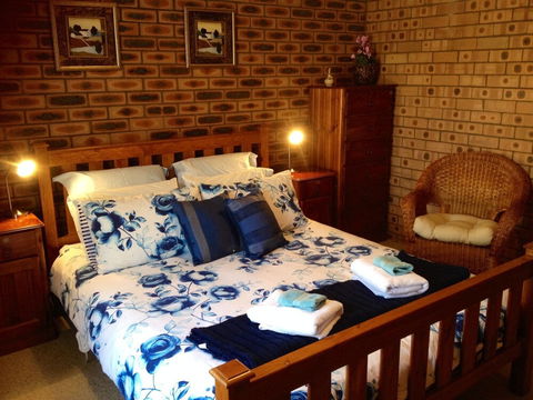 Shady Trees Barrington Holiday House - Kalgoorlie Accommodation 3