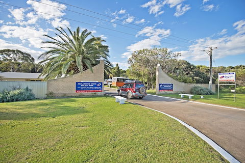 Acclaim Pine Grove Holiday Park - Kalgoorlie Accommodation 0