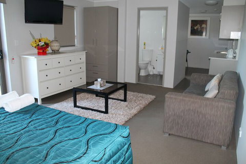 Strathfield Executive Accommodation - Kalgoorlie Accommodation 6