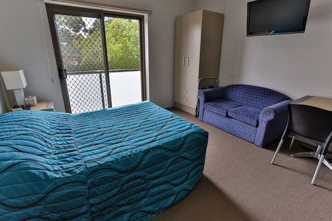 Strathfield Executive Accommodation - Kalgoorlie Accommodation 5