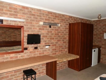 Woomargama Village Hotel Motel - Kalgoorlie Accommodation 4