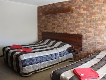 Woomargama Village Hotel Motel - Kalgoorlie Accommodation 1