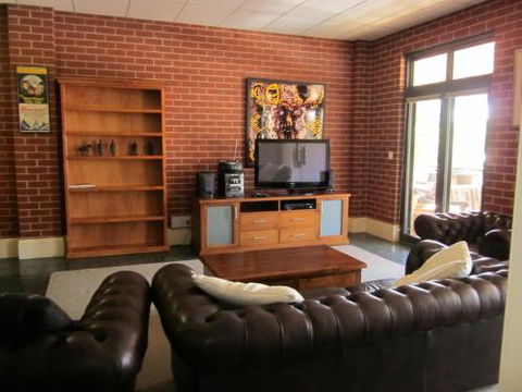Holiday On Mostyn - Kalgoorlie Accommodation 6