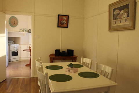 Trefolly Olive Cottage - Kalgoorlie Accommodation 4