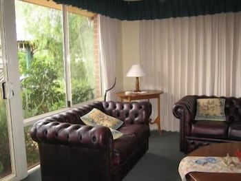 The Grandhouse York - Kalgoorlie Accommodation 4