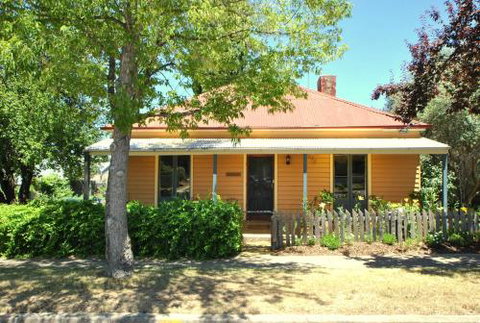 Cooma Cottage - Kalgoorlie Accommodation 5
