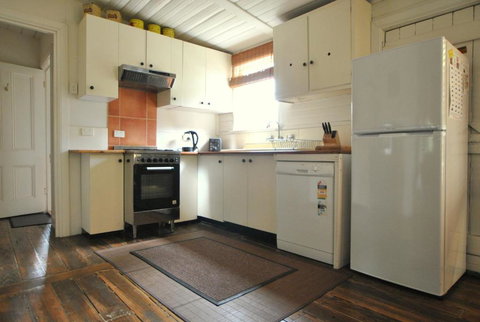 Cooma Cottage - Kalgoorlie Accommodation 1