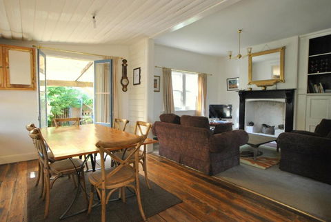 Cooma Cottage - Kalgoorlie Accommodation 3
