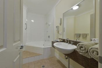Golden Guitar Motor Inn - Kalgoorlie Accommodation 5