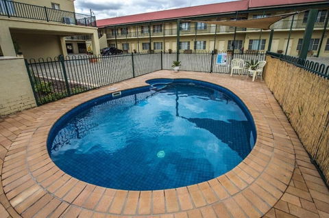 Golden Guitar Motor Inn - Kalgoorlie Accommodation 1