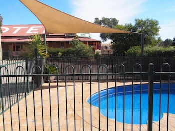 Golden Guitar Motor Inn - Kalgoorlie Accommodation 0