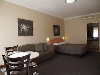 Golden Guitar Motor Inn - Kalgoorlie Accommodation 4
