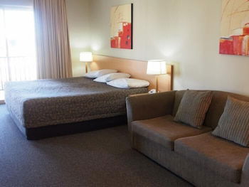 Golden Guitar Motor Inn - Kalgoorlie Accommodation 3