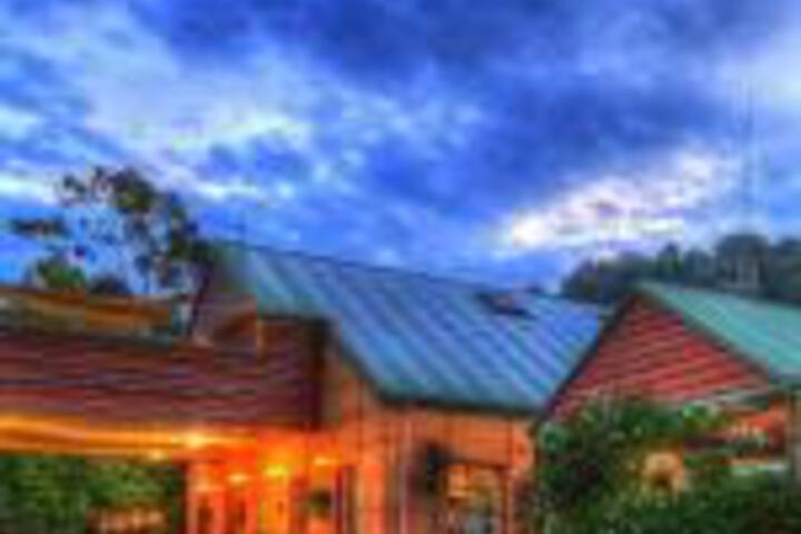 Brocklesby ACT Kalgoorlie Accommodation