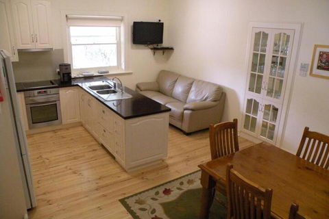 MacDonnell House Naracoorte - Kalgoorlie Accommodation 7