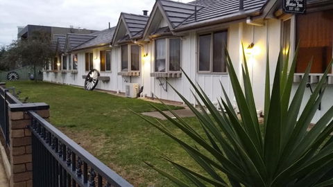 Tudor House Motel - Kalgoorlie Accommodation 2