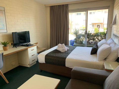 Crest Motor Inn - Kalgoorlie Accommodation 6