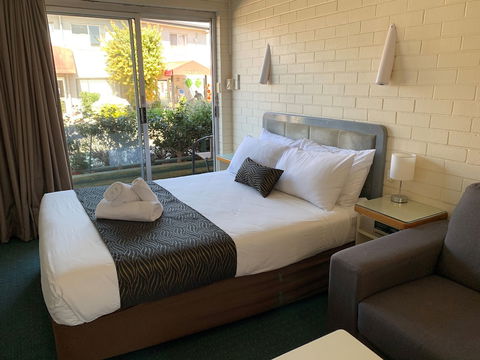 Crest Motor Inn - Kalgoorlie Accommodation 2