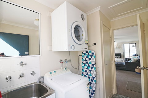 Capri Apartments - Kalgoorlie Accommodation 3
