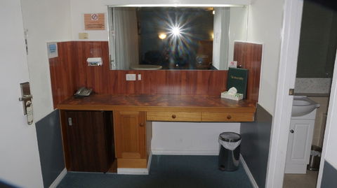 Golden Leaf Motor Inn - Kalgoorlie Accommodation 4