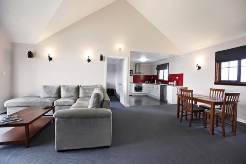 Scarlet Woods Chalets - Kalgoorlie Accommodation 5
