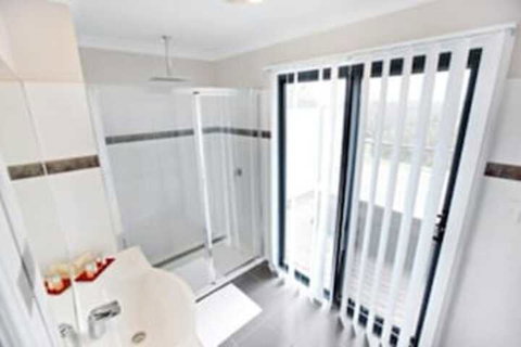 Scarlet Woods Chalets - Kalgoorlie Accommodation 6