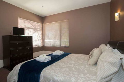 Barossa Valley Apartments - Kalgoorlie Accommodation 6