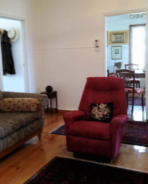 C & As Cottage - Kalgoorlie Accommodation 1